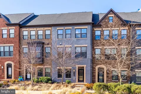 13208 Woodland Park Rd, Herndon, VA 20171