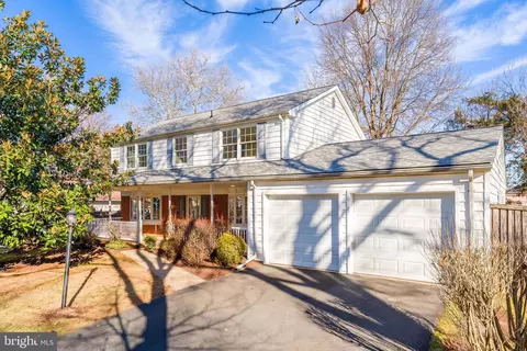 13130 Pavilion Ln, Fairfax, VA 22033