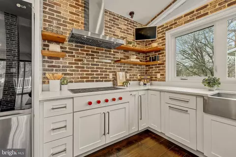 Kitchen - 1717 Valley Ave, Mclean, VA 22101 photo 3 of 4