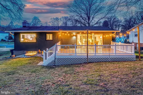 Exterior - 1717 Valley Ave, Mclean, VA 22101 photo 4 of 4