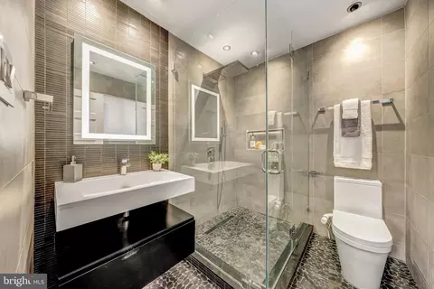 Bath - 1717 Valley Ave, Mclean, VA 22101 photo 1 of 5