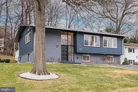 Exterior - 1717 Valley Ave, Mclean, VA 22101 photo 2 of 4