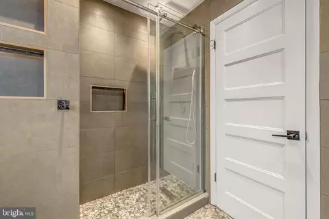 Bath - 1717 Valley Ave, Mclean, VA 22101 photo 5 of 5
