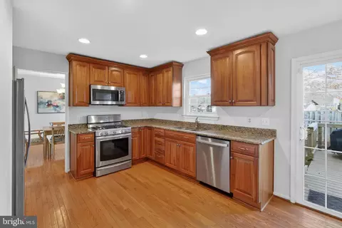 7200 Beachway Ct, Springfield, VA 22153 photo 4
