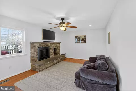 7200 Beachway Ct, Springfield, VA 22153 photo 6