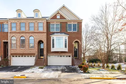 5410 Pachysandra Ln, Centreville, VA 20120