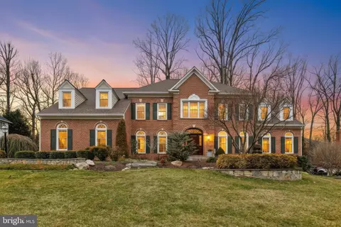 1110 Round Pebble Ln, Reston, VA 20194
