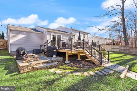 Exterior - 7902 Cliff Rock Ct, Springfield, VA 22153 photo 15 of 24