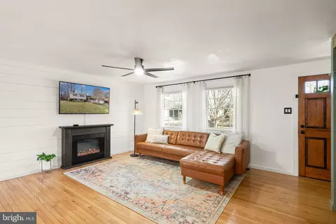 Living - 7902 Cliff Rock Ct, Springfield, VA 22153 photo 1 of 2