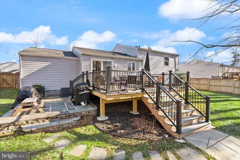 Exterior - 7902 Cliff Rock Ct, Springfield, VA 22153 photo 10 of 24