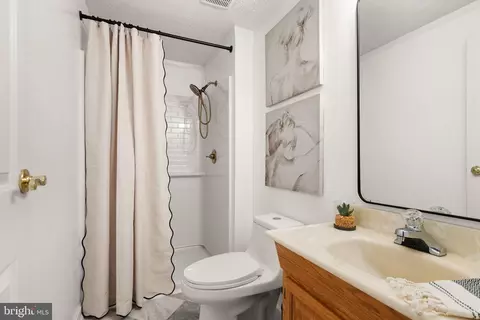 Bath - 7902 Cliff Rock Ct, Springfield, VA 22153 photo 2 of 2