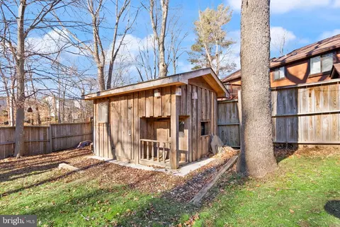 Exterior - 7902 Cliff Rock Ct, Springfield, VA 22153 photo 16 of 24