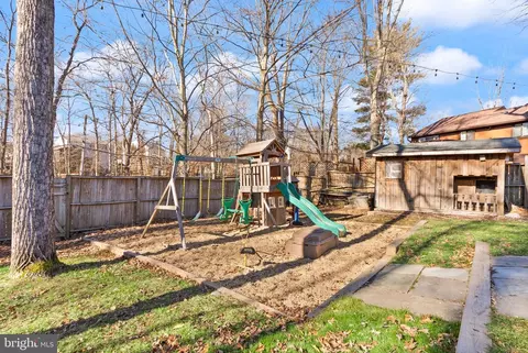 Exterior - 7902 Cliff Rock Ct, Springfield, VA 22153 photo 18 of 24