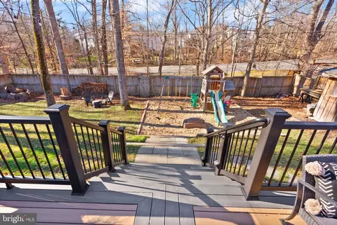 Exterior - 7902 Cliff Rock Ct, Springfield, VA 22153 photo 9 of 24