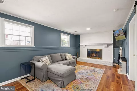 Living - 7902 Cliff Rock Ct, Springfield, VA 22153 photo 2 of 2