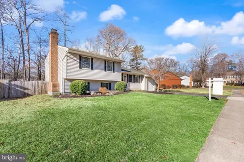 Exterior - 7902 Cliff Rock Ct, Springfield, VA 22153 photo 3 of 24