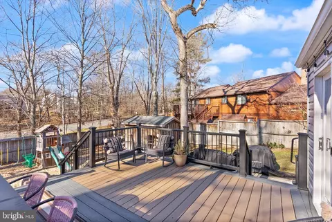 Exterior - 7902 Cliff Rock Ct, Springfield, VA 22153 photo 5 of 24