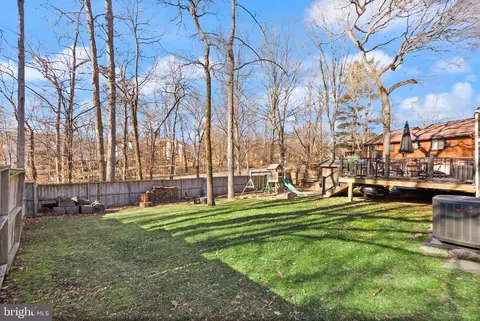 Exterior - 7902 Cliff Rock Ct, Springfield, VA 22153 photo 19 of 24