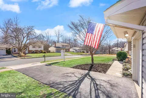 Exterior - 7902 Cliff Rock Ct, Springfield, VA 22153 photo 22 of 24