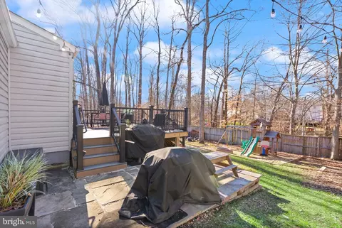 Exterior - 7902 Cliff Rock Ct, Springfield, VA 22153 photo 14 of 24
