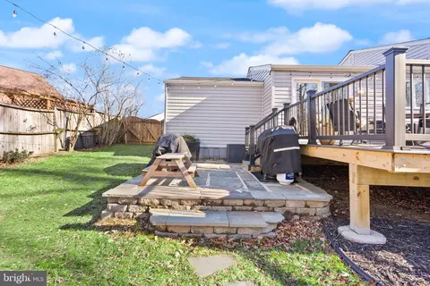 Exterior - 7902 Cliff Rock Ct, Springfield, VA 22153 photo 12 of 24