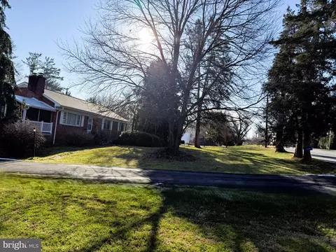 2807 Cedar Ln, Vienna, VA 22180