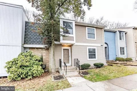 6020 Forrest Hollow Ln, Springfield, VA 22152