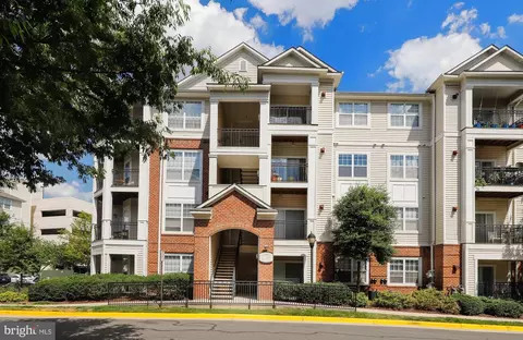 12925 Centre Park Cir #304, Herndon, VA 20171
