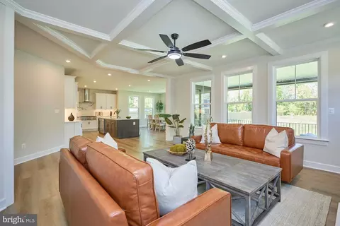 2904 Random Rd, Falls Church, VA 22042