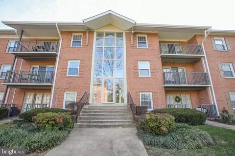 3334 Spring Ln #B-22, Falls Church, VA 22041