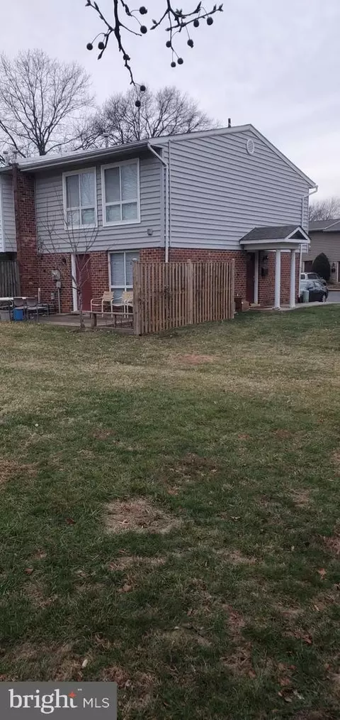 2201 Gingell Pl, Herndon, VA 20170