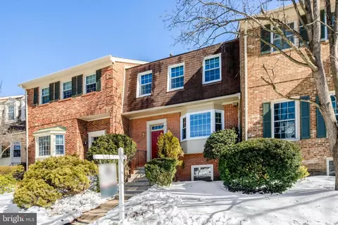 8225 Cedar Landing Ct, Alexandria, VA 22306