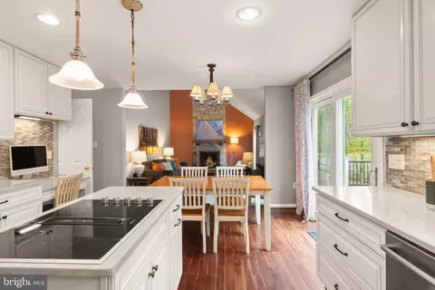 Kitchen - 11401 Tanbark Dr, Reston, VA 20191 photo 9 of 9