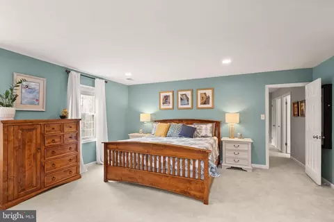Bedroom - 11401 Tanbark Dr, Reston, VA 20191 photo 6 of 13