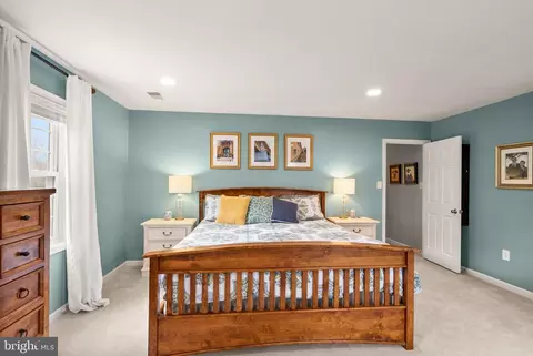 Bedroom - 11401 Tanbark Dr, Reston, VA 20191 photo 5 of 13