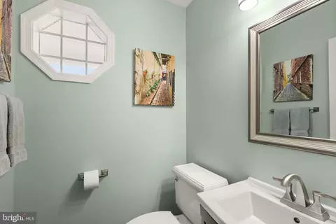 Bath - 11401 Tanbark Dr, Reston, VA 20191 photo 1 of 6