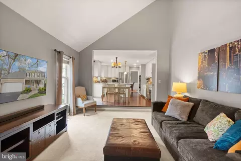 Entry Way - 11401 Tanbark Dr, Reston, VA 20191 photo 6 of 10