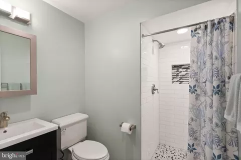 Bath - 11401 Tanbark Dr, Reston, VA 20191 photo 6 of 6