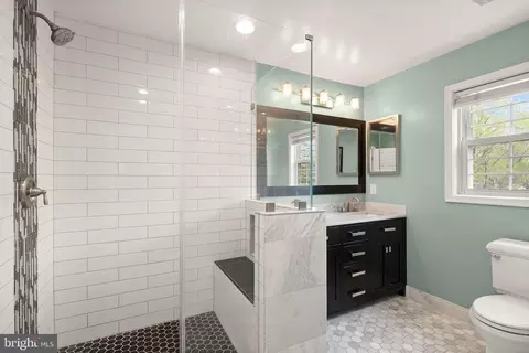 Bath - 11401 Tanbark Dr, Reston, VA 20191 photo 4 of 6