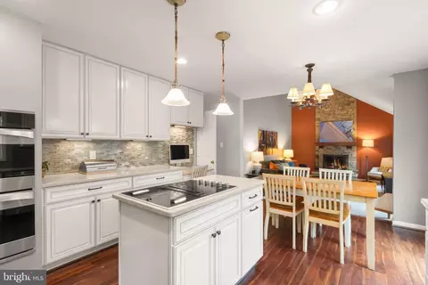 Kitchen - 11401 Tanbark Dr, Reston, VA 20191 photo 7 of 9