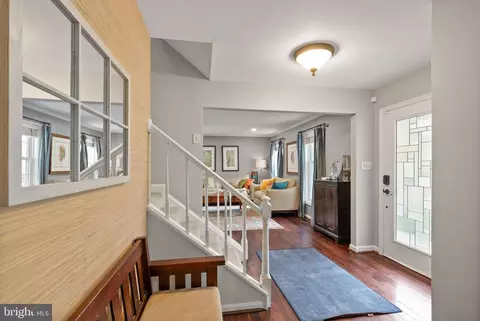 Entry Way - 11401 Tanbark Dr, Reston, VA 20191 photo 3 of 10
