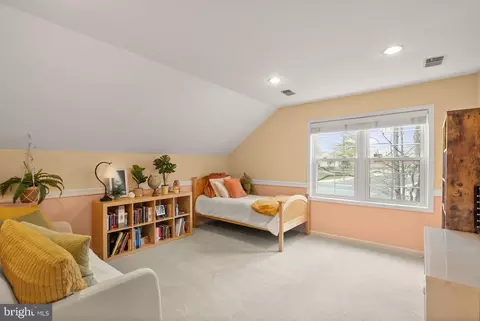 Bedroom - 11401 Tanbark Dr, Reston, VA 20191 photo 1 of 13