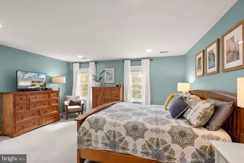 Bedroom - 11401 Tanbark Dr, Reston, VA 20191 photo 7 of 13
