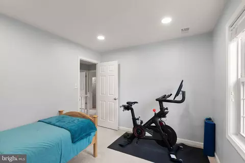 Bedroom - 11401 Tanbark Dr, Reston, VA 20191 photo 4 of 13