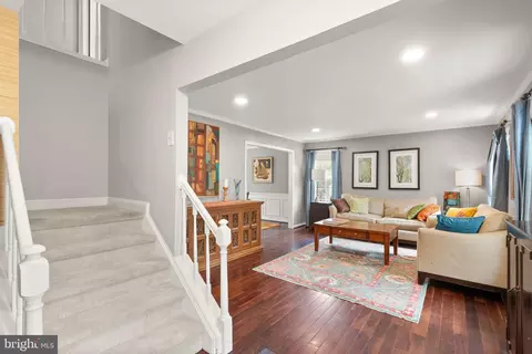 Entry Way - 11401 Tanbark Dr, Reston, VA 20191 photo 4 of 10