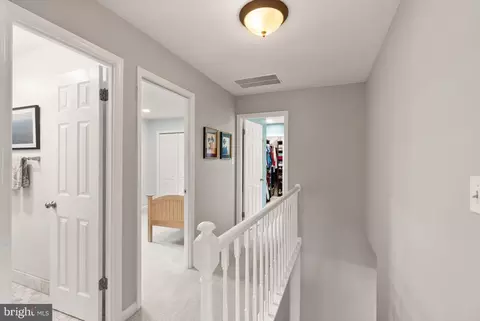Entry Way - 11401 Tanbark Dr, Reston, VA 20191 photo 8 of 10