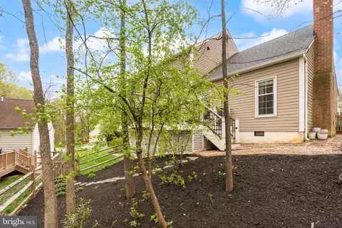 Exterior - 11401 Tanbark Dr, Reston, VA 20191 photo 13 of 14