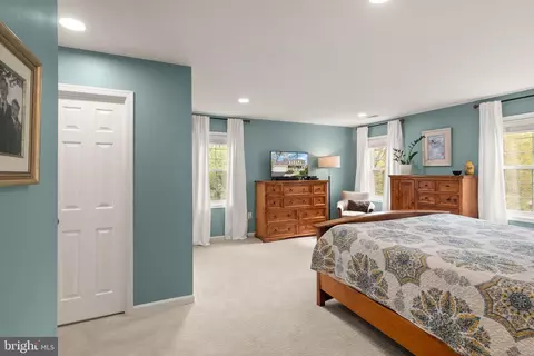 Bedroom - 11401 Tanbark Dr, Reston, VA 20191 photo 9 of 13