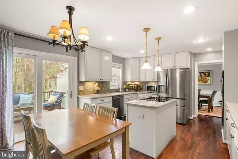 Kitchen - 11401 Tanbark Dr, Reston, VA 20191 photo 6 of 9
