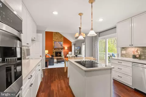 Kitchen - 11401 Tanbark Dr, Reston, VA 20191 photo 8 of 9